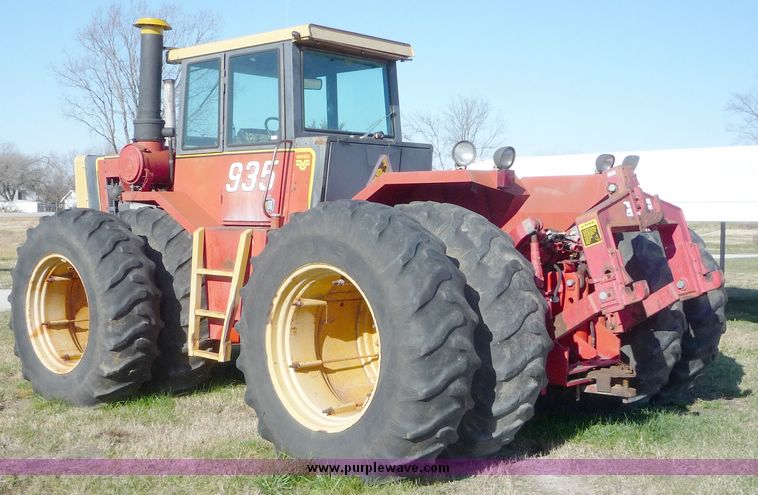 image for item 5088 1981 Versatile 935 tractor