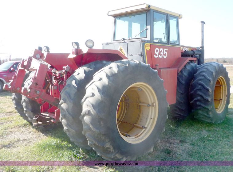 image for item 5088 1981 Versatile 935 tractor