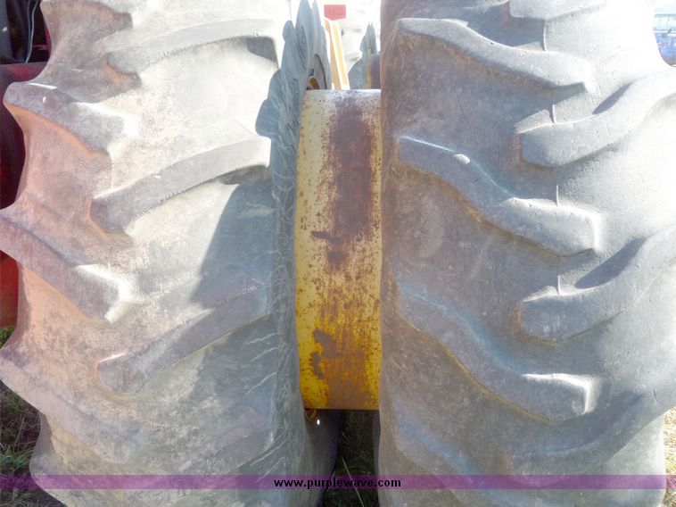 image for item 5088 1981 Versatile 935 tractor