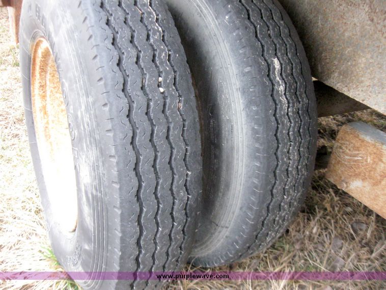 image for item 5542 1995 Coose livestock trailer