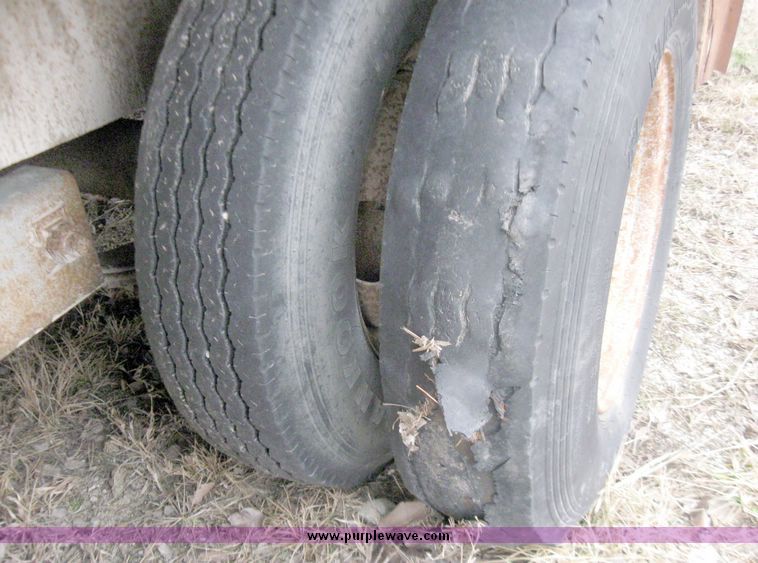 image for item 5542 1995 Coose livestock trailer