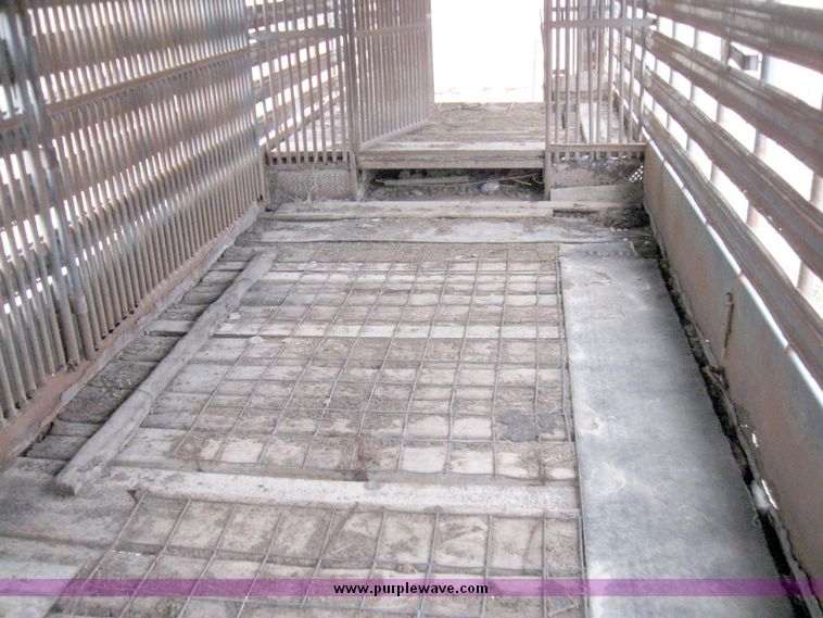 image for item 5542 1995 Coose livestock trailer