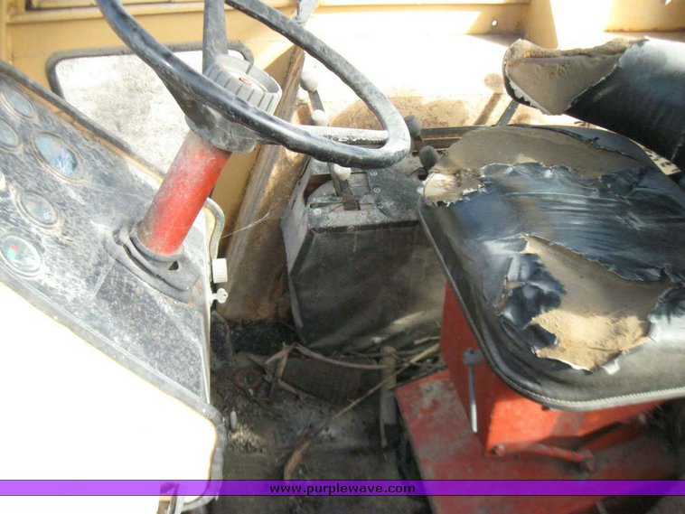 image for item 5568 Case 1070 tractor with GB 800 Workmaster loader with 6' bucket