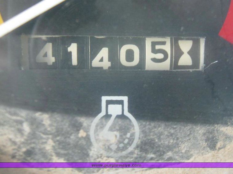 image for item 5568 Case 1070 tractor with GB 800 Workmaster loader with 6' bucket