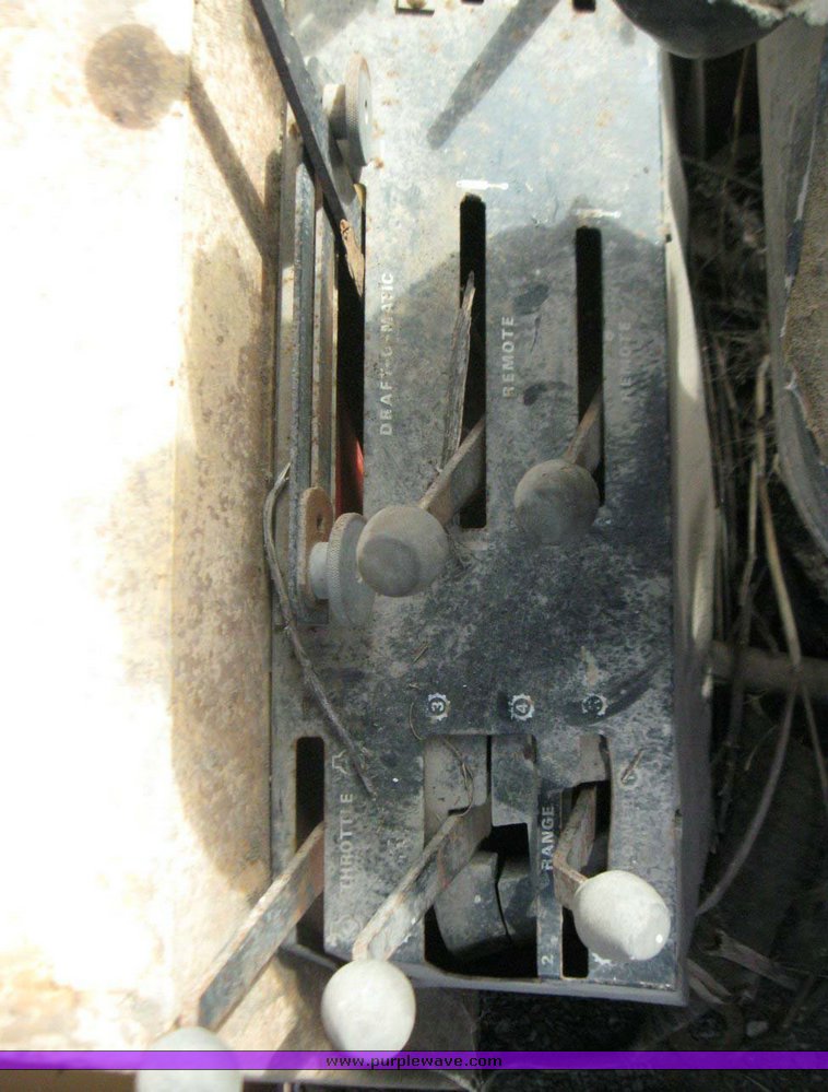 image for item 5568 Case 1070 tractor with GB 800 Workmaster loader with 6' bucket