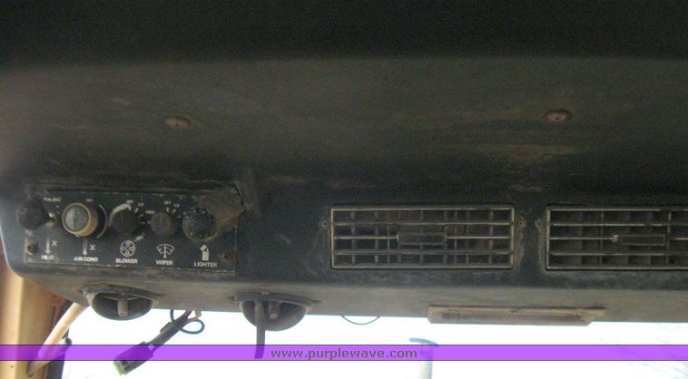 image for item 5568 Case 1070 tractor with GB 800 Workmaster loader with 6' bucket