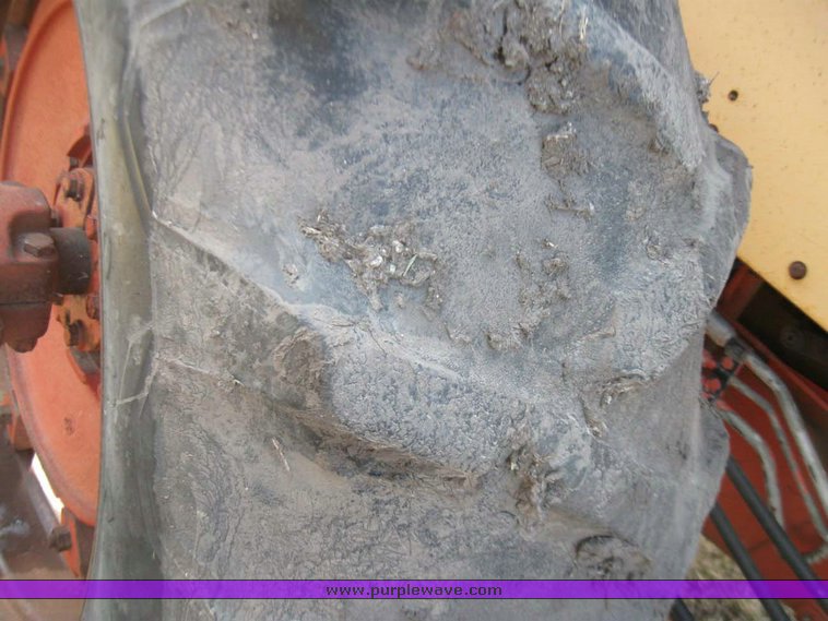 image for item 5568 Case 1070 tractor with GB 800 Workmaster loader with 6' bucket