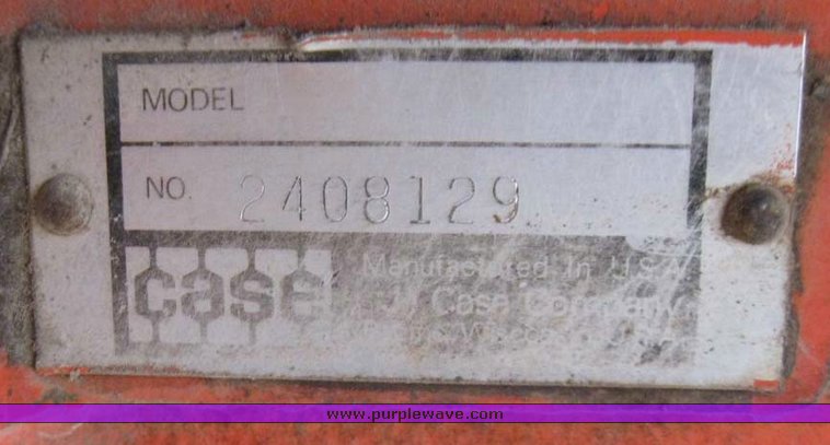 image for item 5568 Case 1070 tractor with GB 800 Workmaster loader with 6' bucket