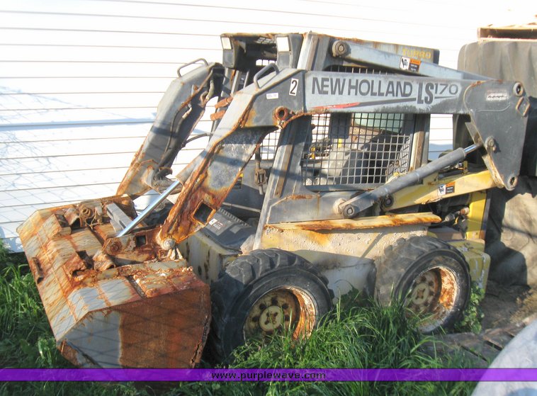 image for item 5662 New Holland LS170 skid steer