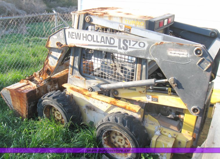 image for item 5662 New Holland LS170 skid steer