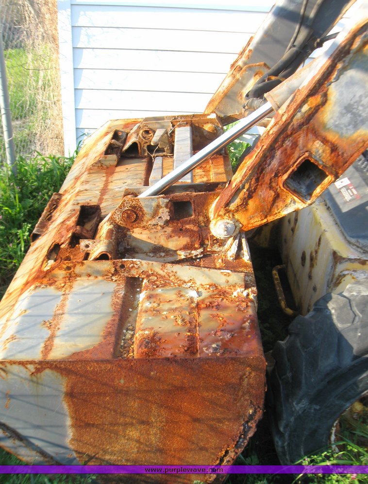 image for item 5662 New Holland LS170 skid steer