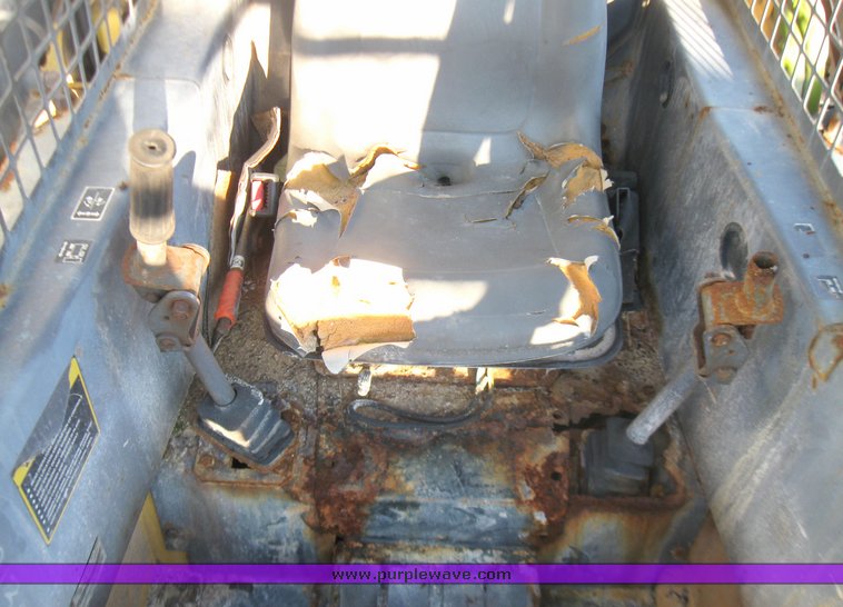 image for item 5662 New Holland LS170 skid steer