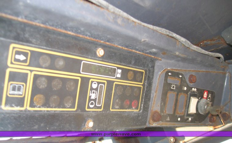 image for item 5662 New Holland LS170 skid steer