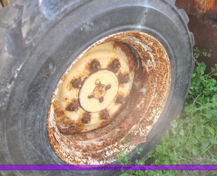 image for item 5662 New Holland LS170 skid steer