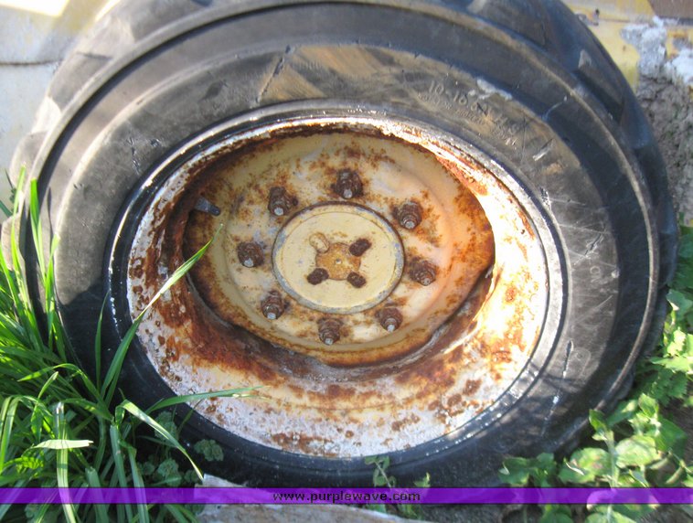 image for item 5662 New Holland LS170 skid steer