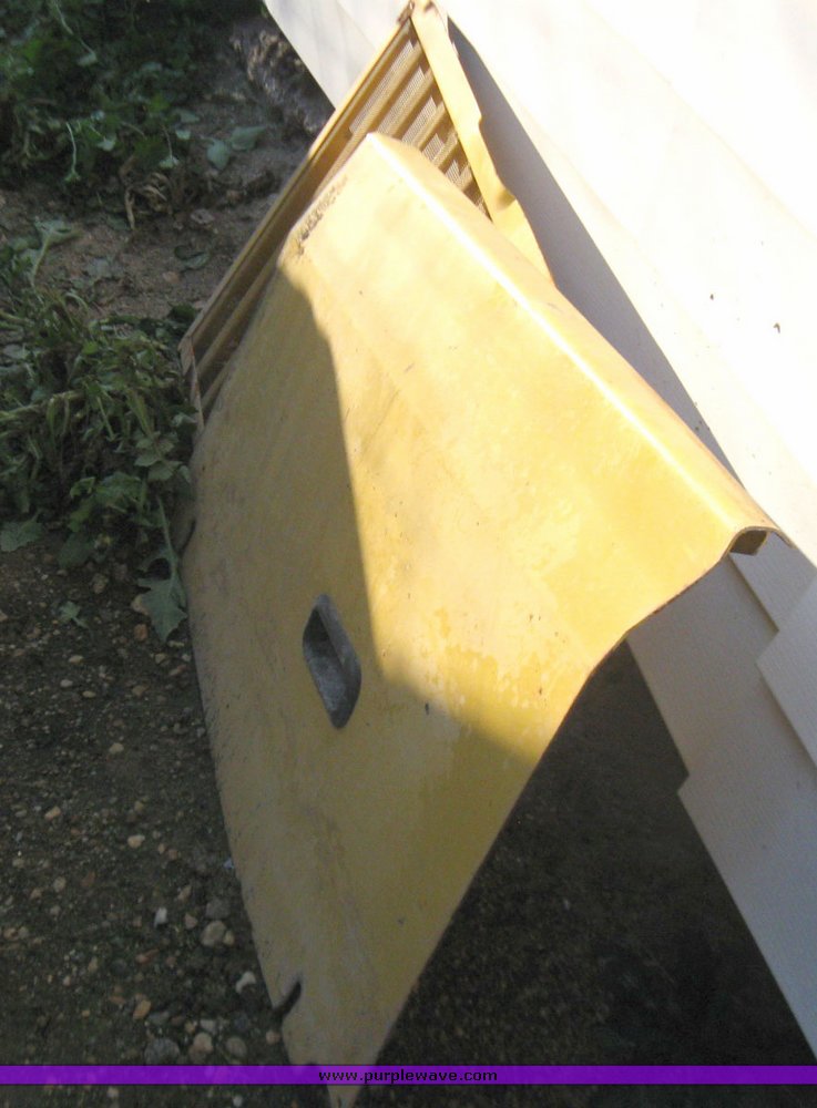 image for item 5662 New Holland LS170 skid steer