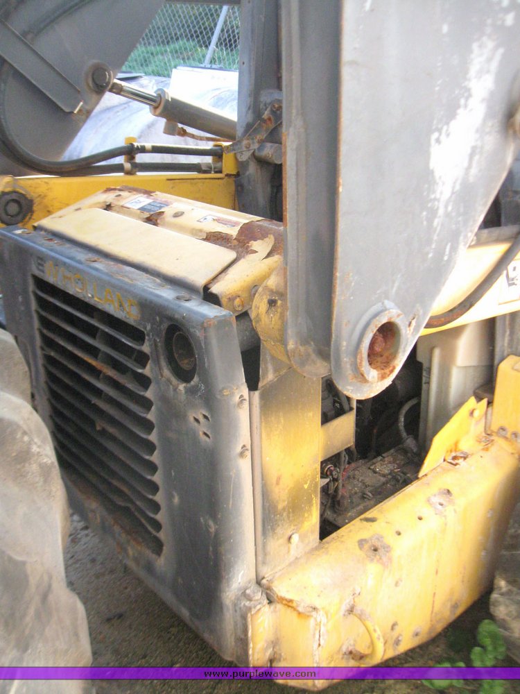 image for item 5662 New Holland LS170 skid steer