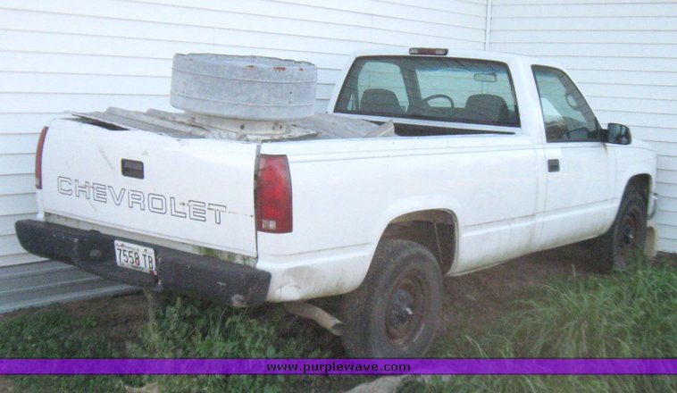 image for item 5663 1999 Chevrolet C2500 pickup