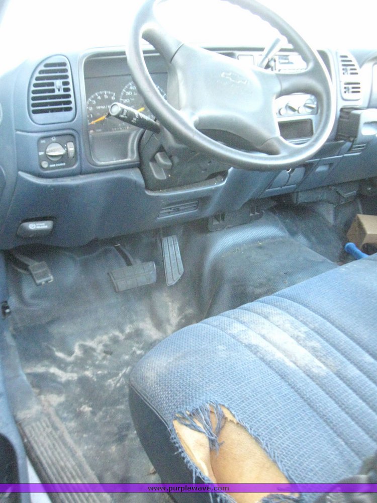 image for item 5663 1999 Chevrolet C2500 pickup