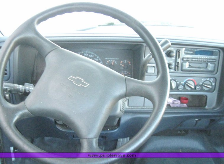 image for item 5663 1999 Chevrolet C2500 pickup