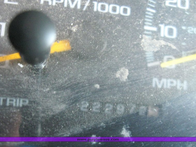 image for item 5663 1999 Chevrolet C2500 pickup