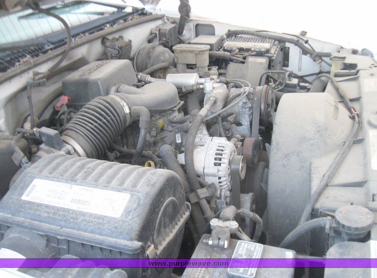 image for item 5663 1999 Chevrolet C2500 pickup