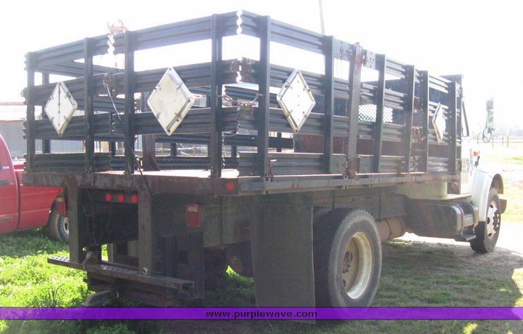 image for item 5667 2000 International 4700 4x2 truck