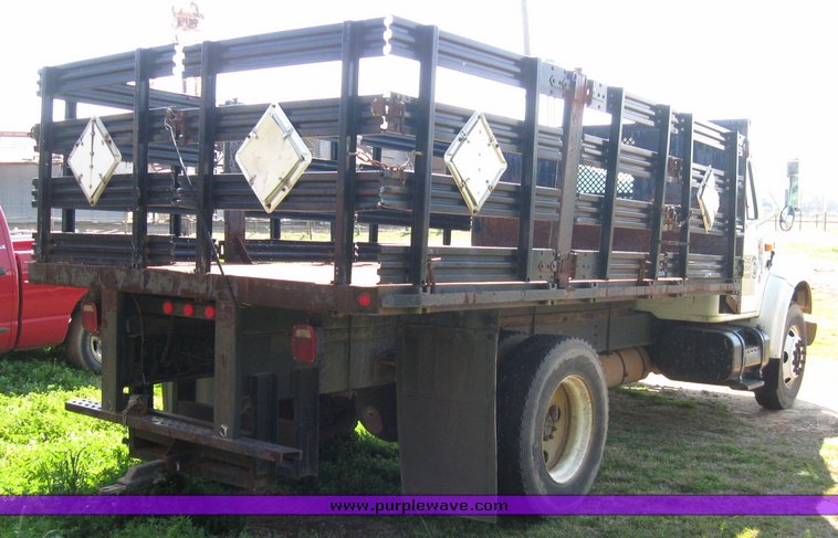 image for item 5667 2000 International 4700 4x2 truck