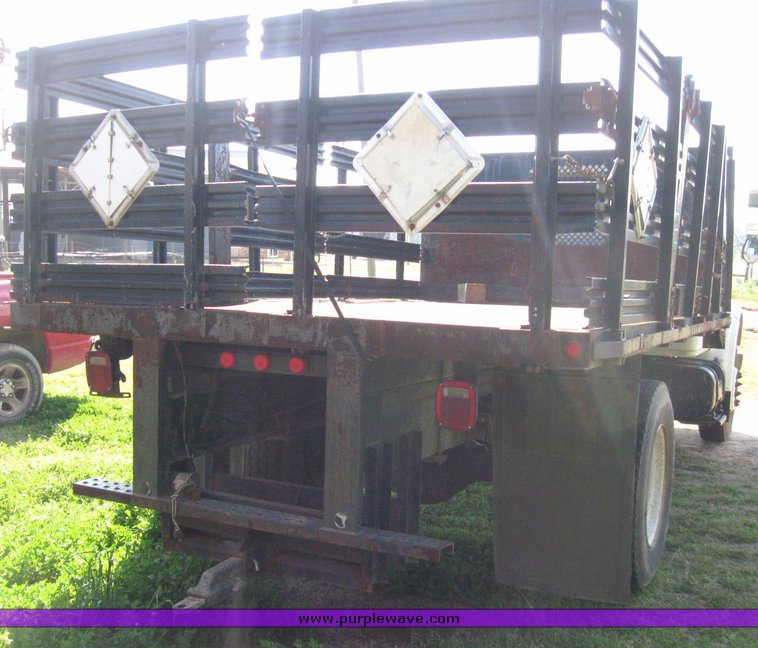 image for item 5667 2000 International 4700 4x2 truck