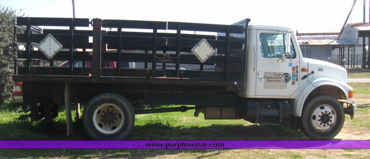 image for item 5667 2000 International 4700 4x2 truck