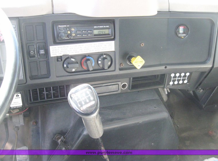 image for item 5667 2000 International 4700 4x2 truck