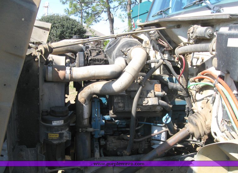 image for item 5667 2000 International 4700 4x2 truck