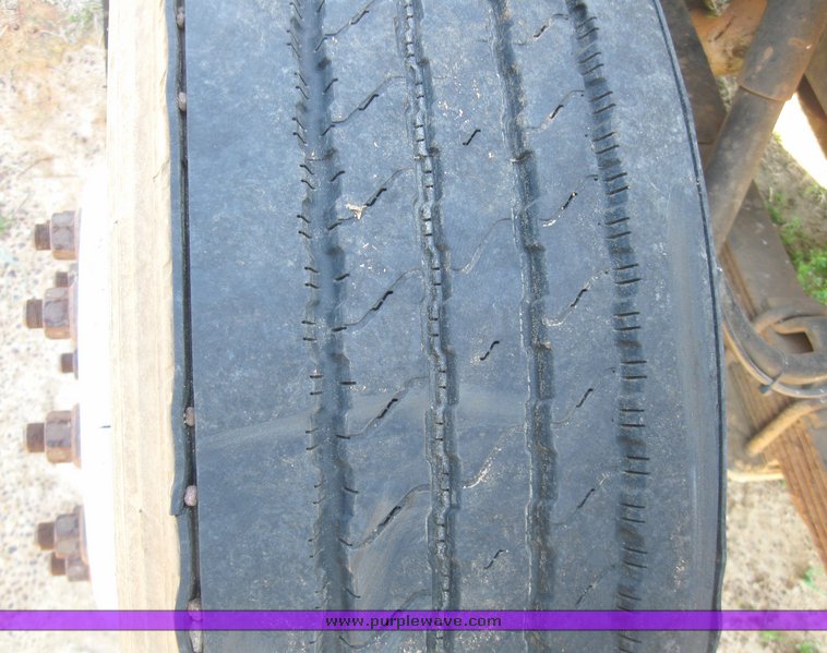 image for item 5667 2000 International 4700 4x2 truck