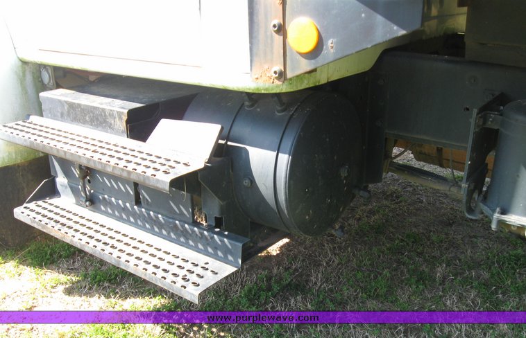 image for item 5667 2000 International 4700 4x2 truck