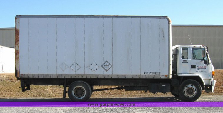 image for item 5672 1990 GMC 7000 W7 cab forward box truck