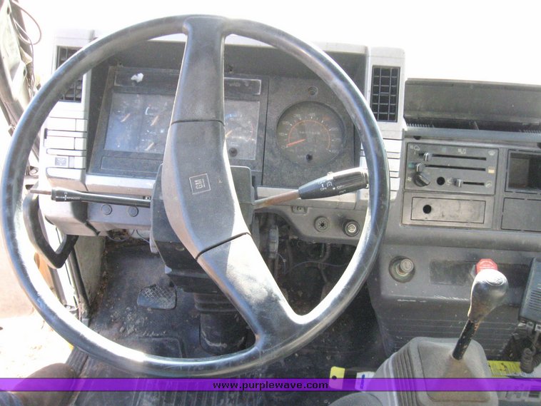 image for item 5672 1990 GMC 7000 W7 cab forward box truck