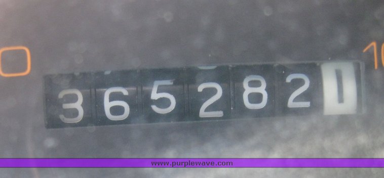 image for item 5672 1990 GMC 7000 W7 cab forward box truck