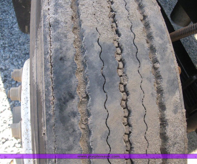 image for item 5672 1990 GMC 7000 W7 cab forward box truck