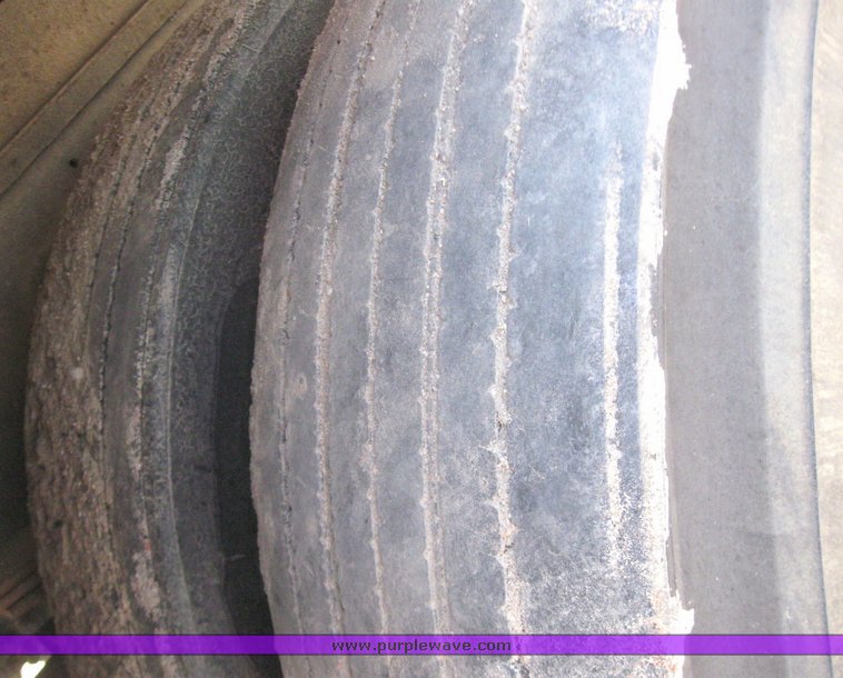 image for item 5672 1990 GMC 7000 W7 cab forward box truck