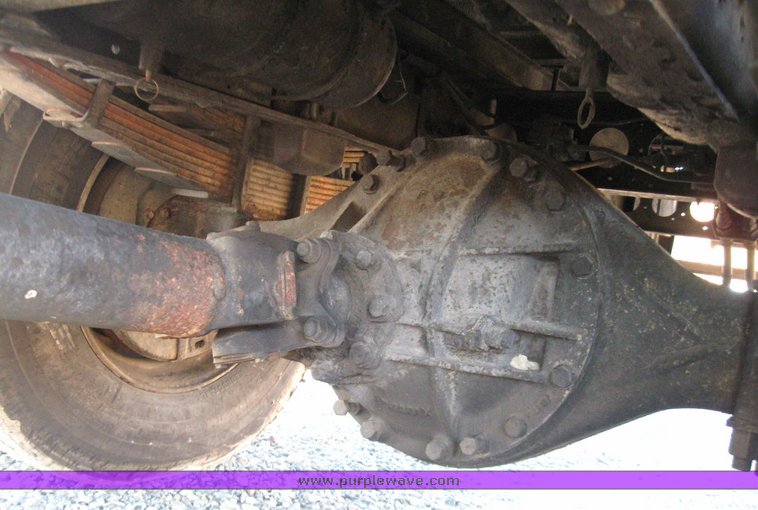 image for item 5672 1990 GMC 7000 W7 cab forward box truck