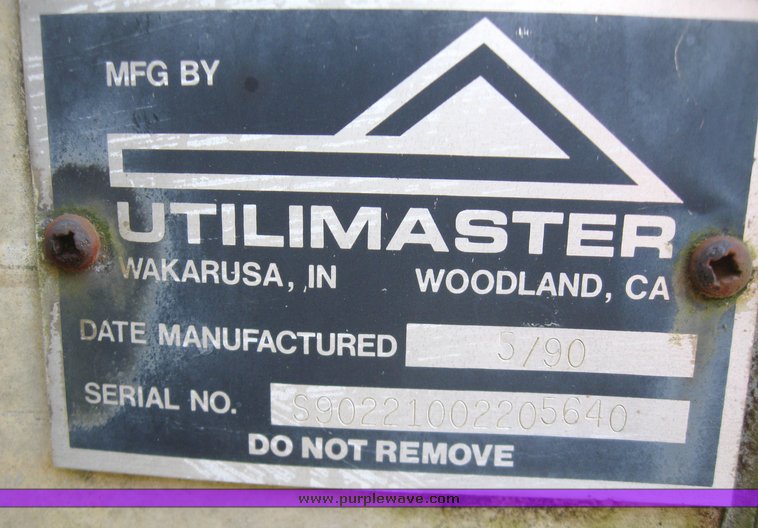 image for item 5672 1990 GMC 7000 W7 cab forward box truck