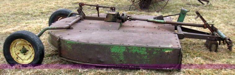 image for item 5676 John Deere 7' pull type mower