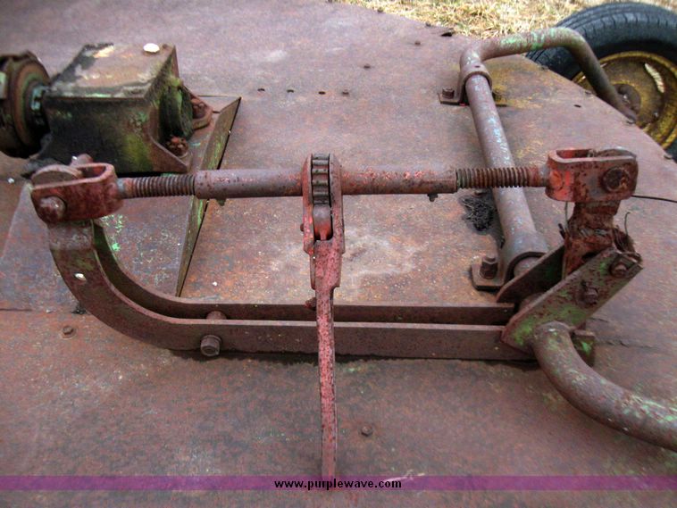 image for item 5676 John Deere 7' pull type mower