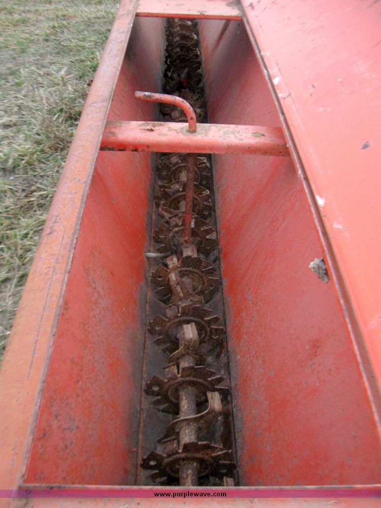 image for item 5678 New Idea 112 seeder