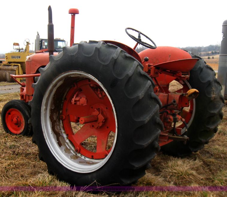 image for item 5679 1950 Case DC-3 narrow from tractor