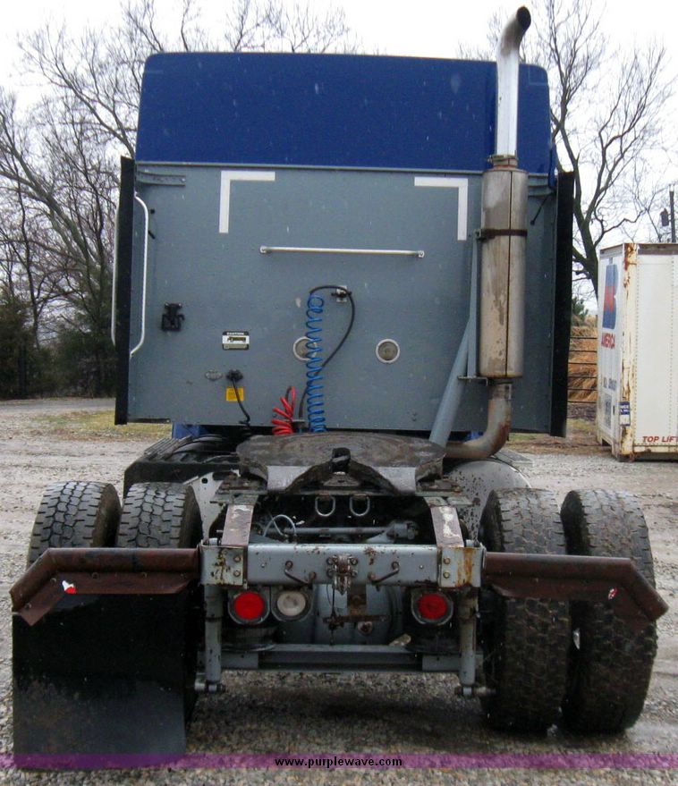 image for item 5686 1999 International 9200 single axle semi truck