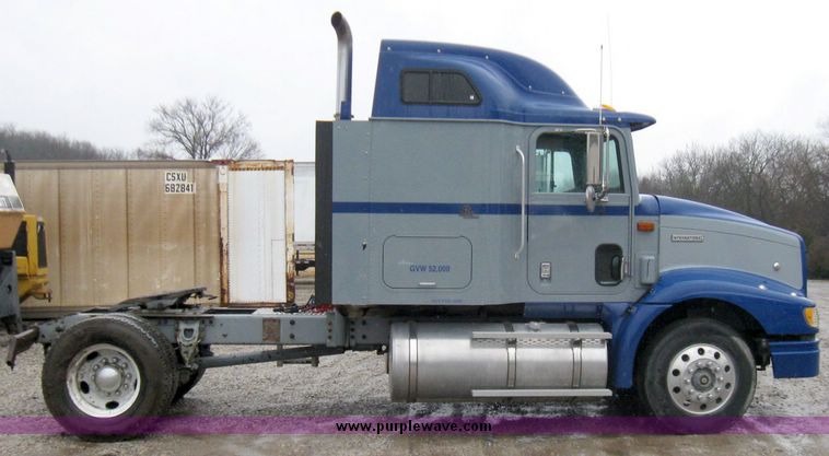 image for item 5686 1999 International 9200 single axle semi truck