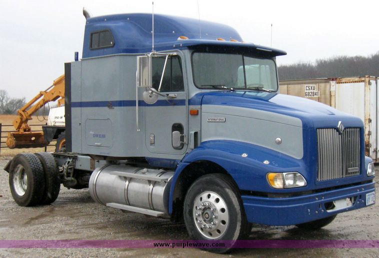 image for item 5686 1999 International 9200 single axle semi truck