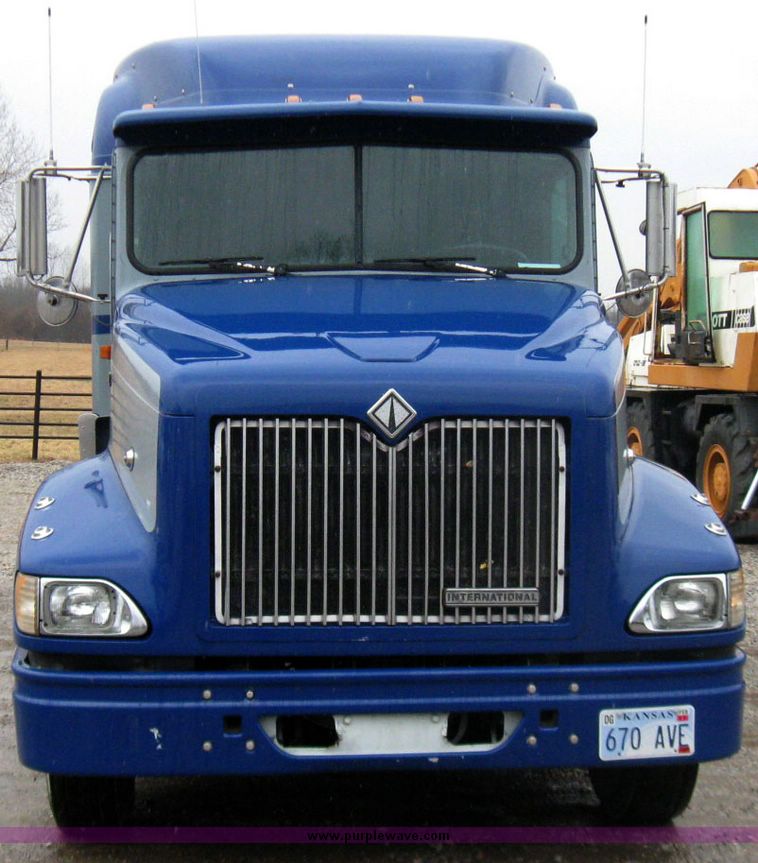 image for item 5686 1999 International 9200 single axle semi truck