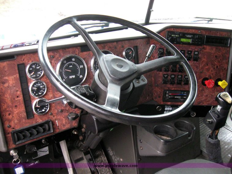 image for item 5686 1999 International 9200 single axle semi truck